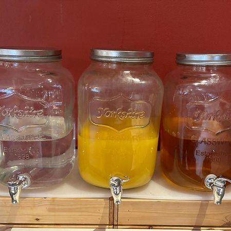 Danhostel Odense City 외부 사진 Mason jar beverage dispensers