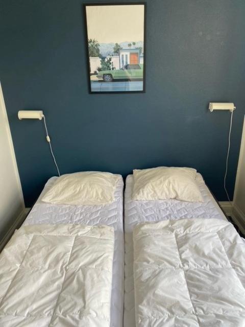 Danhostel Odense City 외부 사진 A bed with two pillows