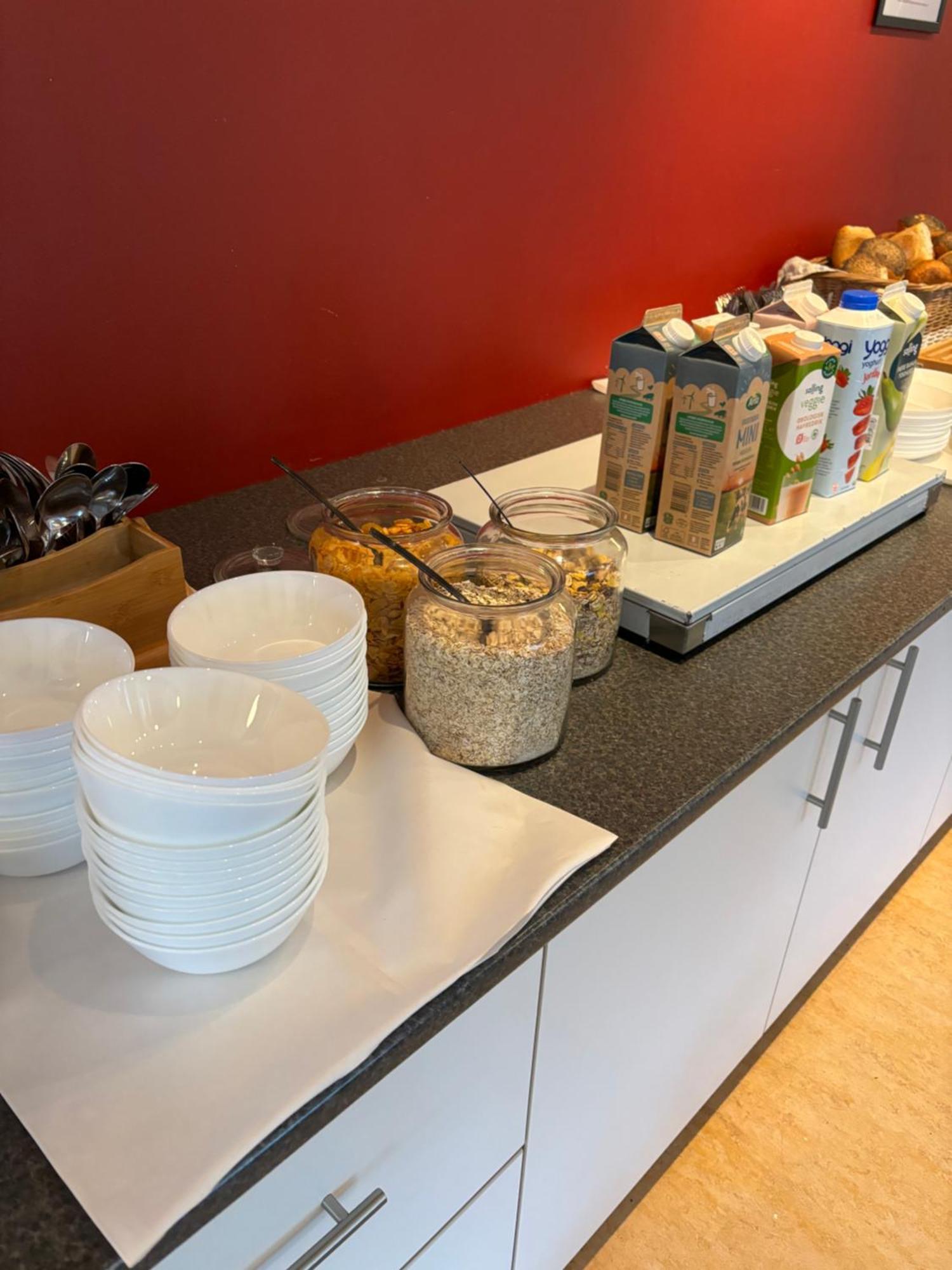 Danhostel Odense City 외부 사진 Breakfast buffet at a hotel