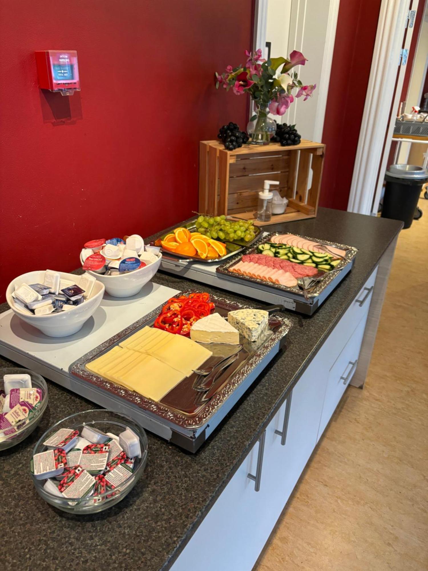 Danhostel Odense City 외부 사진 A typical Danish breakfast