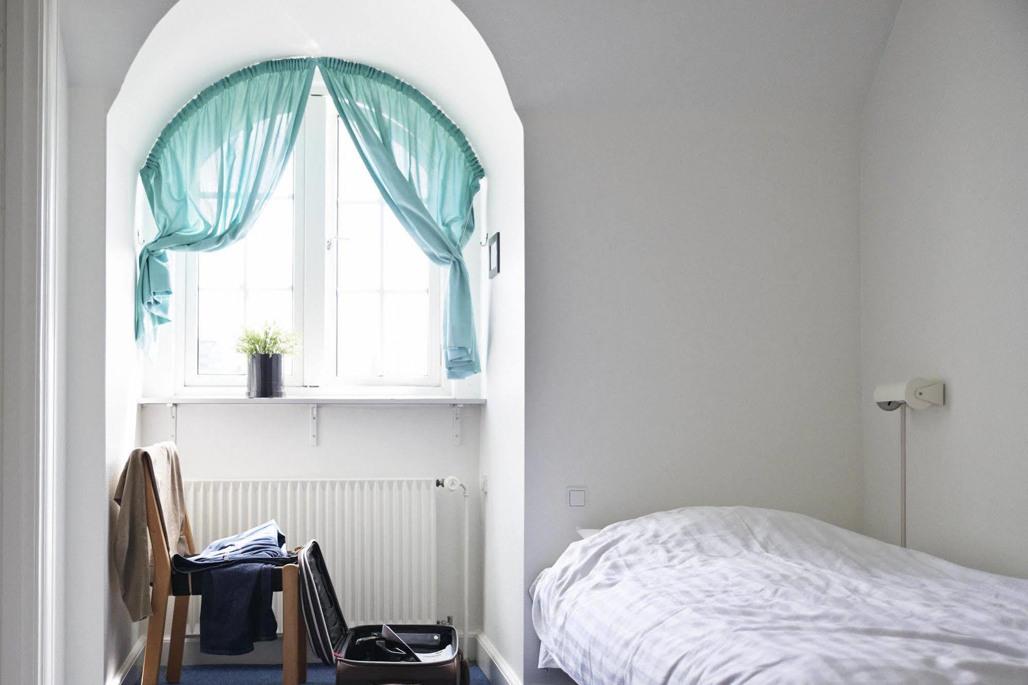 Danhostel Odense City 외부 사진 A typical room at the International College of Hotel Management