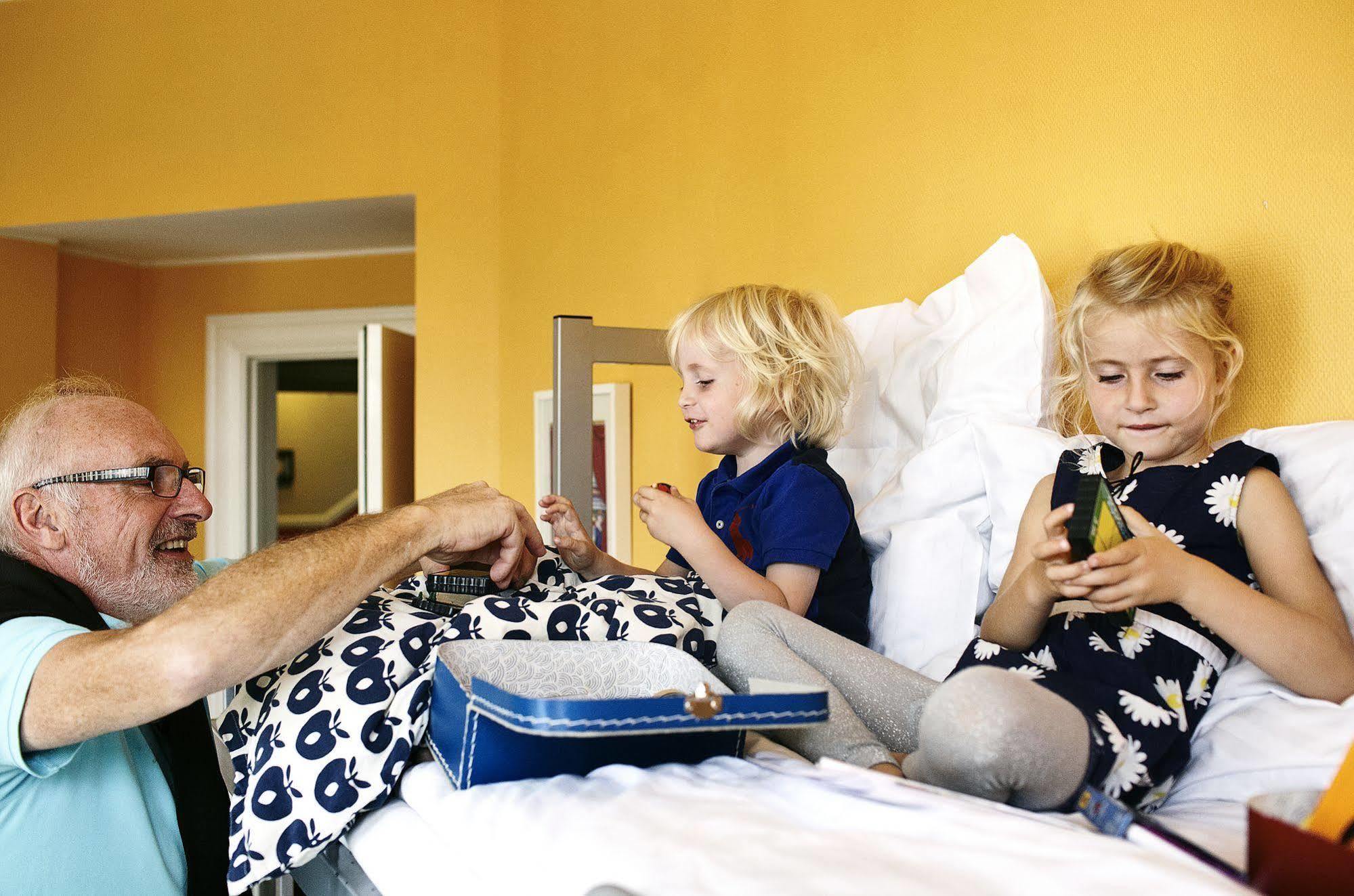 Danhostel Odense City 외부 사진 Family at the Best Western Premier Hotel, Copenhagen