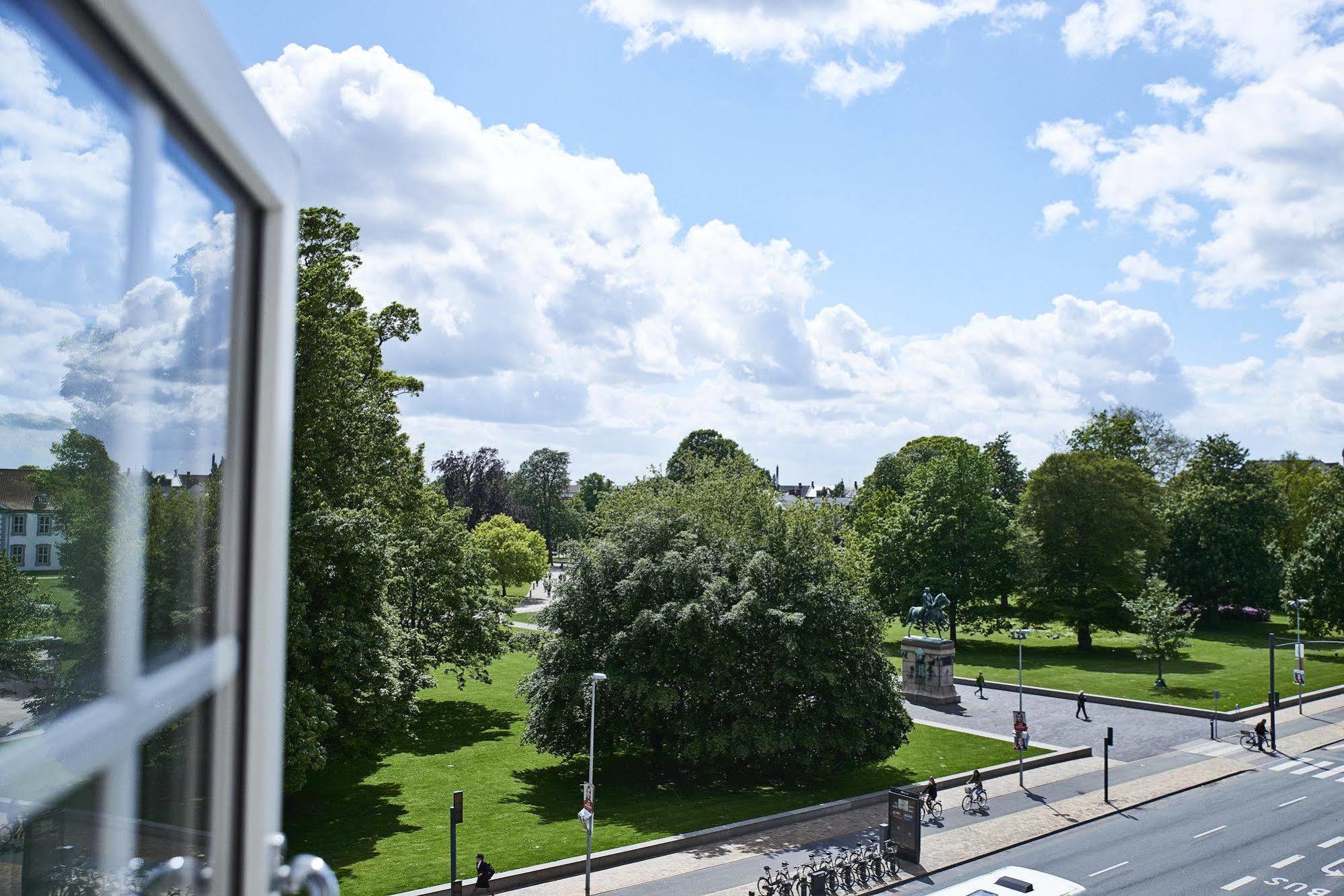 Danhostel Odense City 외부 사진 View of the park from the hotel